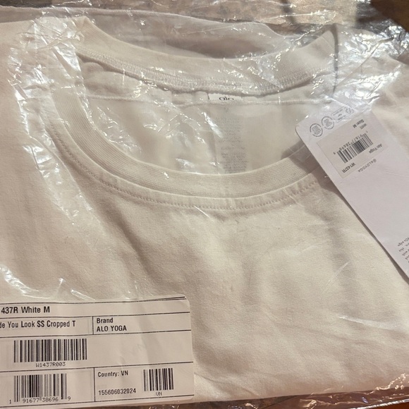 Alo Yoga ‘Made You Look’ Cropped Top | NWT | Sz M - Picture 2 of 2